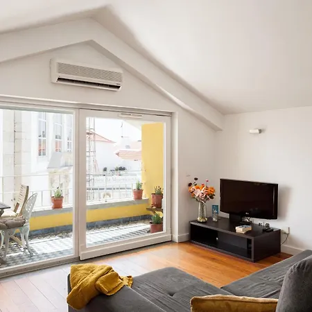 Yellow Studios In Cascais Апартаменты *
