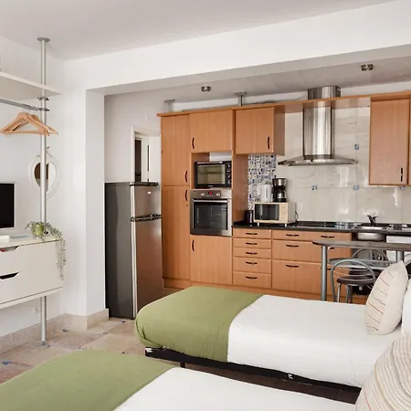 Yellow Studios In Cascais Апартаменты *